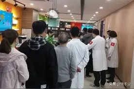 当父母逐渐老去，80后的我才知道生活有多难，只能更加坚强图片