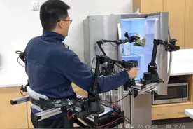 斯坦福献上懒人大礼！机器人洗衣做饭逗猫看呆网友，自己也能DIY图片