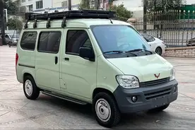 低成本改装旅行，清清爽爽的五菱之光床车，简简单单的面包露营车图片