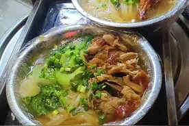 难怪宁愿摆地摊，也不进厂打螺丝，在南宁三轮卖甘蔗，日入300元图片