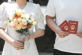 办婚礼大半年却没领证，男子闹分手要求退彩礼图片