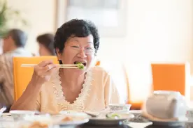 饭量决定寿命？美国研究：饭量减少1/3，或可延寿20年，靠谱吗？图片