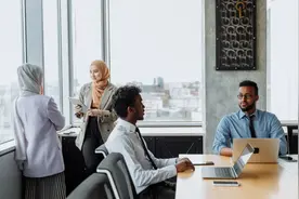 我是三甲医院的护士，告诉你护士是事业编制吗？收入待遇如何图片