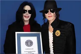 王杰克逊 靠模仿传递和平和友谊用激情延续迈克尔杰克逊的不朽传奇图片