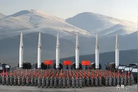 中美南海过招之际，中国导弹靶场出现美军航母身影，引起美国警觉图片