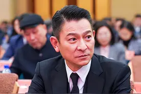 谁又能想到，人民大会堂的镜头，却成了明星真实颜值的“照妖镜”图片