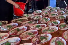 闽南乡村婚宴有多猛？每道菜都是大餐，网友：随礼1000够吗？图片