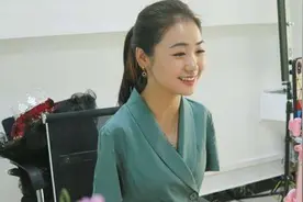 “折翼天使”杨佩：9岁失去双臂，23岁一夜爆红，如今身价上千万图片