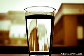 晚上该不该喝水？泌尿科医生告诉你晚间饮水的正确方式！图片