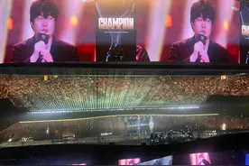 冠军归蓉！成都AG登顶捧世冠杯图片