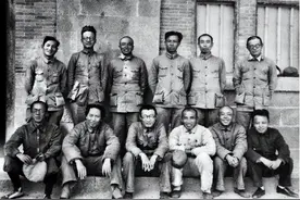 毛主席提出两套人事方案，彭德怀赞成第二套，周恩来：我不同意图片