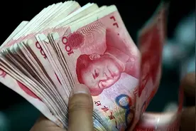 父亲去世我瞒着妻子出了8万，返程时收到哥哥短信，我瞬间泪奔了图片