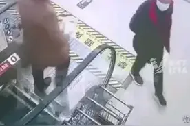 郑州一男子乘扶梯一转身玻璃炸裂 超市称扶梯被人为破坏损 索赔8300元 当地市场监管局介入调查图片