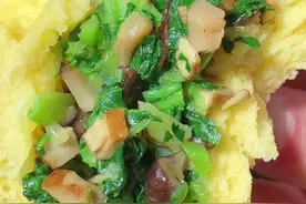 翠绿的青菜配上干香菇的香味和豆干香味一点不比肉馅差，你们也试试.....#青菜馅 #在家做美食 #美食教程