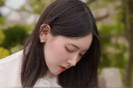 摄政公园偶遇日法混血美女学霸！“伦敦郭碧婷”的纯欲风秘密居然是... #fancycube #街拍 #时尚 #ootd穿搭 #美女 #混血 #伦敦 #郭碧婷 #纯欲天花板 #街拍美女 #美妆分享 视频封面