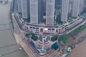 一夜暴雨， #重庆两江交汇再现鸳鸯锅奇观 这次红汤是 #嘉陵江  #旅行大玩家#夏日出游指南#重庆dou知道 视频封面