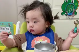 人类幼崽第一次吃红烧肉的反应！#人类幼崽成长计划 #成长小秘密 #萌宝小吃货 #萌娃日常视频封面