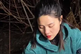 今天给老爸做一个他最喜欢吃的铁锅炖大鱼贴锅饼，锅饼个个金黄带焦，鱼肉鲜嫩入味，老爸说太香了#2021新农人计划 #铁锅炖鱼贴饼子 @DOU+小助手