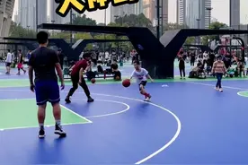 来体验下国内最火的野球场，天体。6点钟后三十多个半场，每个半场最少5泼视频封面