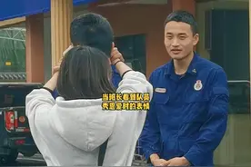 #五一女朋友偷偷来消防队。当班长看到队员休恩爱时的表情，简直太酸了。@郴州消防视频封面