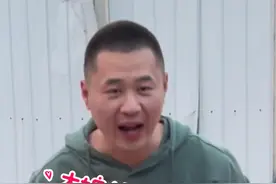 当不讲理老板遇到豪横大妈，虎哥直接笑了#套圈 #盘老板 #搞笑视频封面