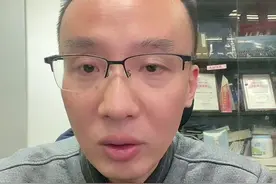 #法院对刘鑫发布限消令 建议江歌母亲抓紧向法院申请边控，别让她跑了。#朱老师怎么看