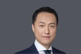 健身达人注意了！撸铁需谨慎，小心胸大肌腱断裂 #健身  #肌肉  #锻炼  #运动损伤  #医学科普视频封面