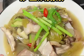 #美食创作者扶持计划 潮汕人应该都吃过这种沙鱼，沙鱼焖咸菜，肉质鲜甜，搭配咸菜下饭#潮汕 #潮汕家常菜视频封面