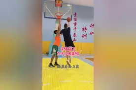 突破到篮下不找对抗，被帽很多，找身体对抗，制造犯规，才有意思，空中对抗#抖音小助手 #盖帽 #上篮 #篮球视频封面