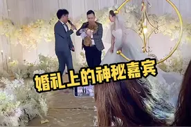 婚礼上惊现特殊小嘉宾，为新郎新娘送幸福...#婚礼现场 #狗狗送戒指 #婚礼主持人大海 @抖音短视频视频封面