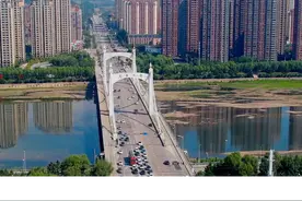 #抚顺 天湖大桥，建于2004年，全桥长476.15米，主跨160米，桥面宽41米，双向六车道，#抚顺航拍 #天湖大桥