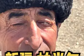 你相信吗，有一种职业是终身的。在新疆有这样一种人，自出生起就有一个光荣而神圣的职业—护边员。他们长着白皮肤，黄头发，长长的睫毛，深邃的眼窝，他们是内地人眼中的外国人，但是却比任何人更加热爱这片土地。19世纪，沙俄勾结英国，悍然瓜分了帕米尔，并企图进占塔什库尔干。塔吉克族人民为抵御俄英帝国主义的入侵，牧民们自愿迁到塔什库尔干南部，长期在那里垦牧戍边，担任边防重任。自此拉启了 义务护边员的序幕。
他们大多数人是一家世代守护着国家的边防安全，是真正的无名英雄。他们就是帕米尔高原的雄鹰—塔吉克人！#新疆是个好地方    #万人说新疆   #旅行大玩家  #旅行推荐官  #知识出游计划 视频封面