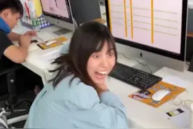 女生大夏天穿个黑靴脚不臭吗？   #迷惑  #沙雕操作视频封面