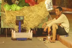 父亲曾是我眼里的山，心中的神，以前总觉得父亲无所不能，可有一天我发现，他也会老，他也会累。#父亲视频封面