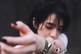 小松菜奈｜跟以往的短发相比，这次boyish风的nana让人眼前一亮，超级A#时尚#穿搭 #小松菜奈视频封面