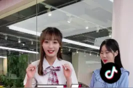 小姐姐花40w送了她男朋友一辆车，结果小哥哥这反应...不作就不会S啊！@小啵啵 @抖音汽车 #汽车人共创计划 视频封面