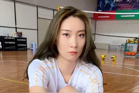 #排球 谁再说我脚45的，我排球伺候#运动员 #女排