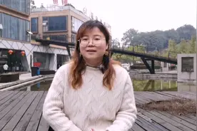 很多女生喜欢买名牌包，价格贵，真正能体现价值吗？表现在哪里？视频封面