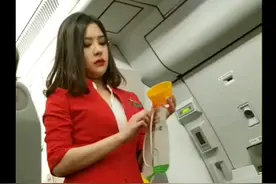 乘坐泰国航空实拍漂亮空姐安全演示视频封面