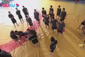 特种兵实在看不下去了，一出手直接把俩教官打趴了！真带劲视频封面