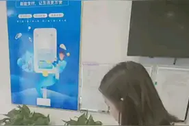 刷脸支付美女帅哥演示，哈哈😄