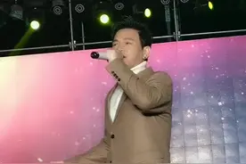 著名歌手冷漠去我老家河南省三门峡卢氏县城开演唱会了视频封面