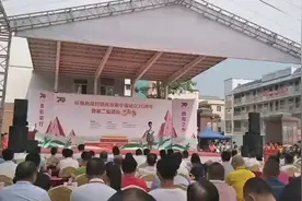 广东著名主持人李静雯回到梁村，主持西瓜美食节视频封面