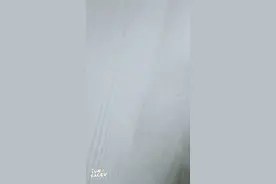 这个手机壳是他这个手机的原配，建议大家的手机耳机也都用原配的视频封面