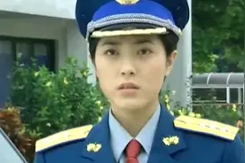 归途如虹:市民来驻港部队闹事，哨兵根本不搭理，依旧站得笔直。视频封面