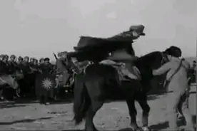 1933年长城抗战驻防在山海关的东北军，两位看看是谁 珍贵老视频视频封面