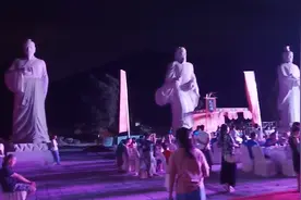 贵州省植物园立大门，那么多巨大雕像，太壮观了，现场人山人海！视频封面