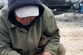 在蒙古国吃土拨鼠的肉。。