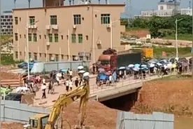 广东石油化工学院新校区开课了，美女真多。视频封面