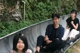 给日本人说:土豆哪里去挖，土豆郊区去挖，一挖一麻袋，